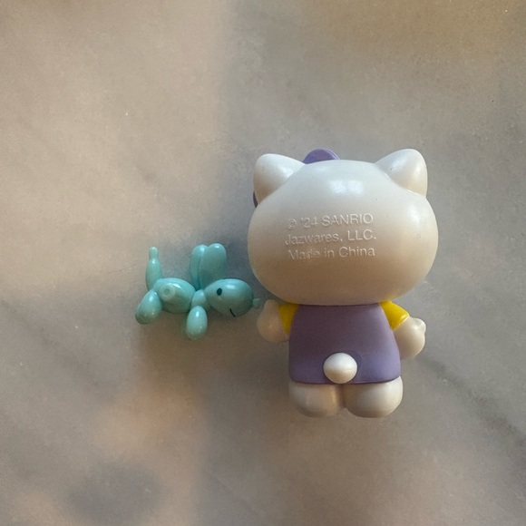 2 for 8$ or one for 5$. Hello kitty figurine. - Picture 2 of 2